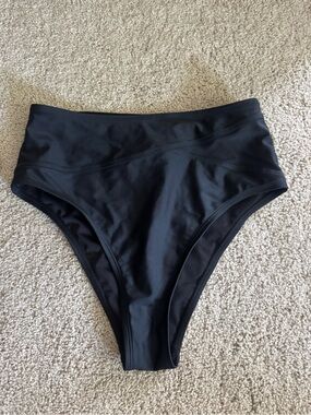 Cupshe High-Waist Bikini Bottoms in Black